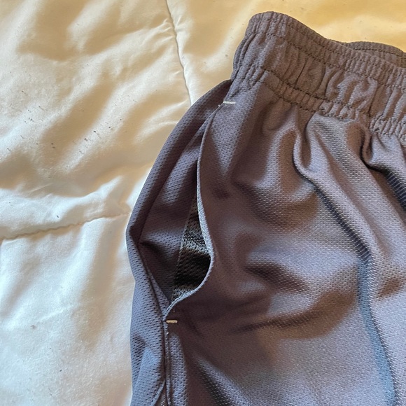 Under Armour Basketball Shorts - Picture 5 of 5